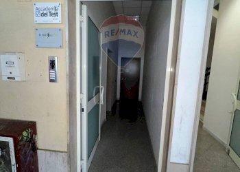 Hall / corridoio - Office Via Aurelio Carrante
 
5, Bari - photo 3