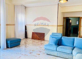 Soggiorno - Four-room apartment Viale Principe Umberto
 
67 BIS, Messina - photo 3