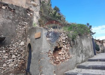 Vista delle montagne - Casa indipendente Vicolo Quartarello
 
8, Forza d'Agrò - foto 8