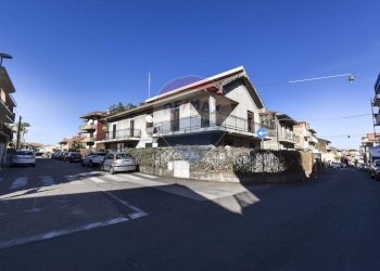 Edificio all\'aperto - Casa semi indipendente Via Lavina
 
92, Aci Sant'Antonio - foto 1