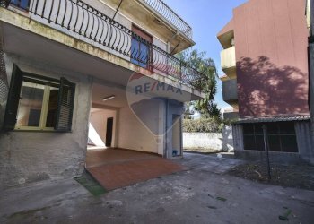 Casa all\'aperto - Casa semi indipendente Via Lavina
 
92, Aci Sant'Antonio - foto 11