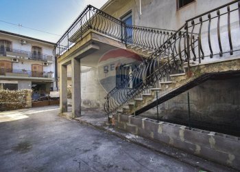 Edificio all\'aperto - Casa semi indipendente Via Lavina
 
92, Aci Sant'Antonio - foto 35