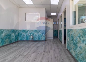 Hall / corridoio - Commercial Premises Via Di Vermicino
 
95, Roma - photo 1