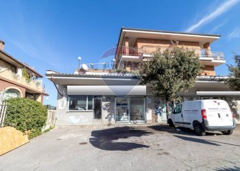 Edificio all\'aperto - Commercial Premises Via Di Vermicino
 
95, Roma - photo 27