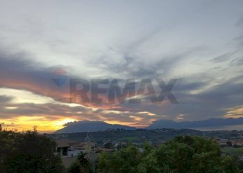 Vista delle montagne - Villa contrada San Giuseppe
 
snc, Partinico - foto 4