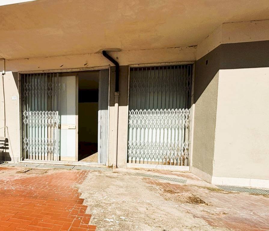 Facciata - Shop via Santo Janni, Formia - photo 1