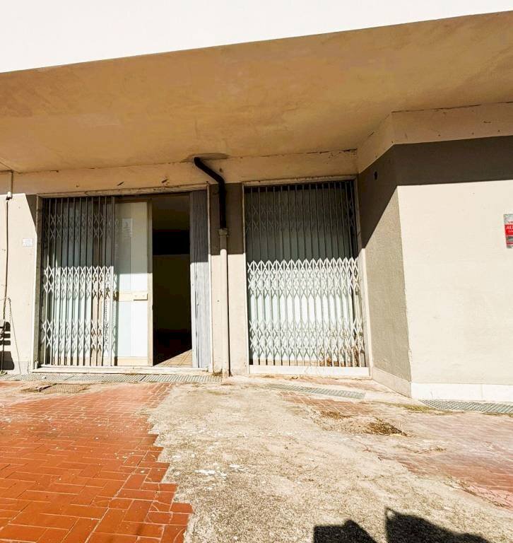 Facciata - Shop via Santo Janni, Formia - photo 2