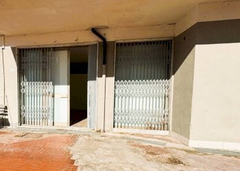 Facciata - Negozio via Santo Janni, Formia - foto 1