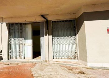 Facciata - Negozio via Santo Janni, Formia - foto 2