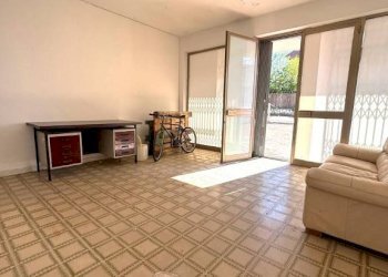 Stanza non arredata - Negozio via Santo Janni, Formia - foto 5