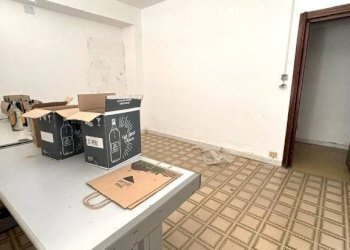 Stanza non arredata - Negozio via Santo Janni, Formia - foto 7