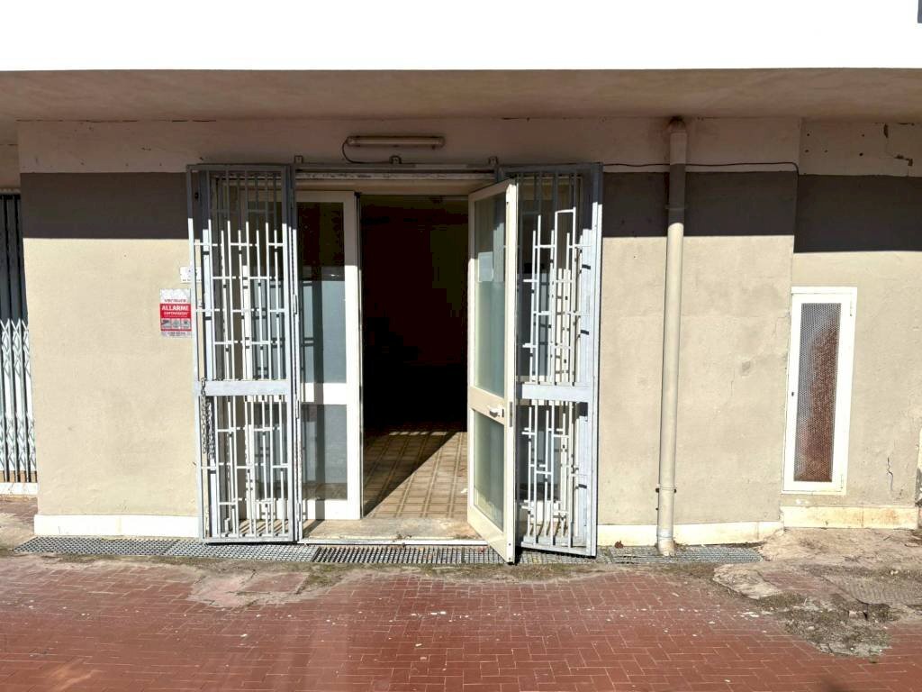 Facciata - Shop via Santo Janni, Formia - photo 1