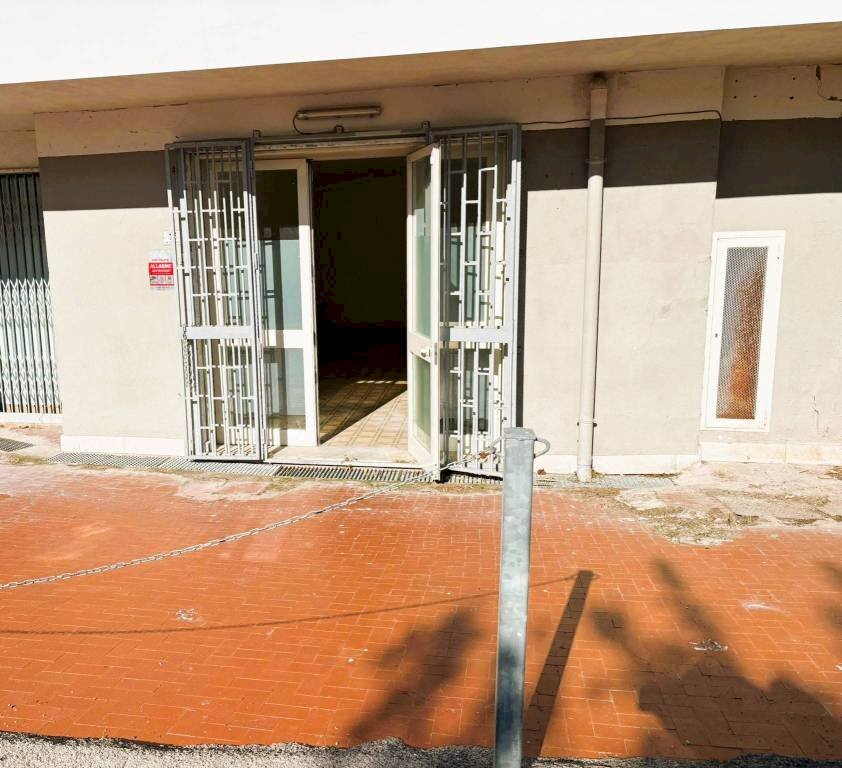 Facciata - Shop via Santo Janni, Formia - photo 2