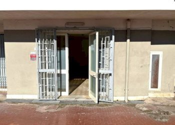 Facciata - Negozio via Santo Janni, Formia - foto 1