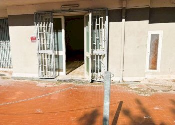 Facciata - Negozio via Santo Janni, Formia - foto 2