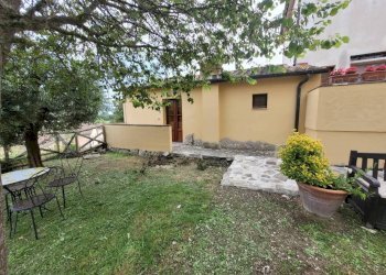 Giardino - Bilocale strada Provinciale dell'Ecce Homo, Gambassi Terme - foto 1