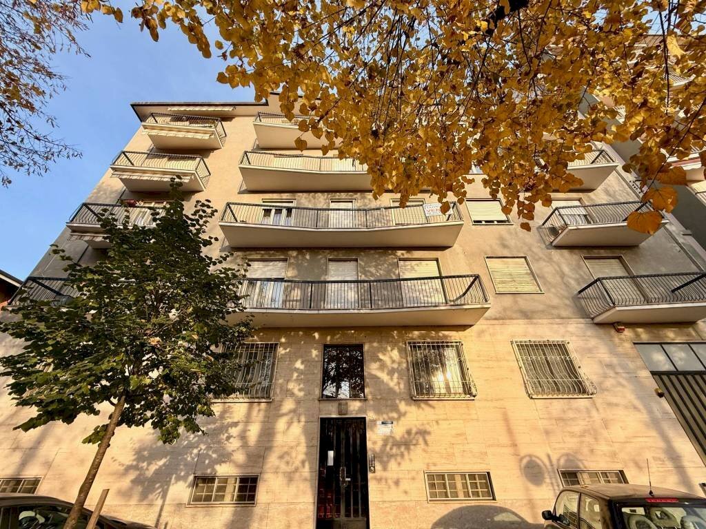 Facciata - Trilocale viale Eloisia Barbaroux, 25, Carmagnola - foto 1