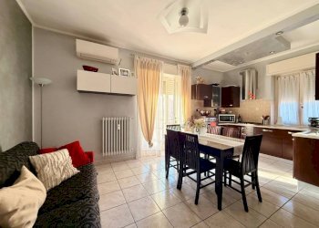 Salone - Trilocale viale Eloisia Barbaroux, 25, Carmagnola - foto 8