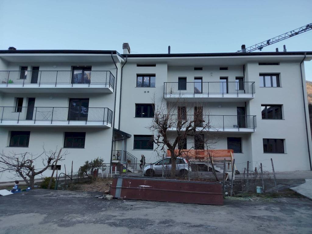 Facciata - Appartamento via Berbenno, 228, Berbenno di Valtellina - foto 2