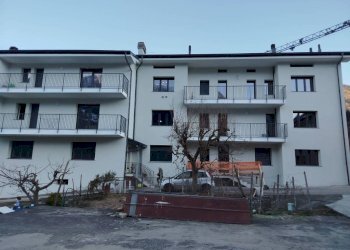 Facciata - Appartamento via Berbenno, 228, Berbenno di Valtellina - foto 2