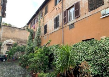 Cortile interno - Monolocale vicolo dei Panieri, 48, Roma (zona Trastevere) - foto 14
