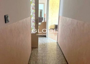 Corridoio - Appartamento via Vittorio Veneto, Ciriè - foto 2