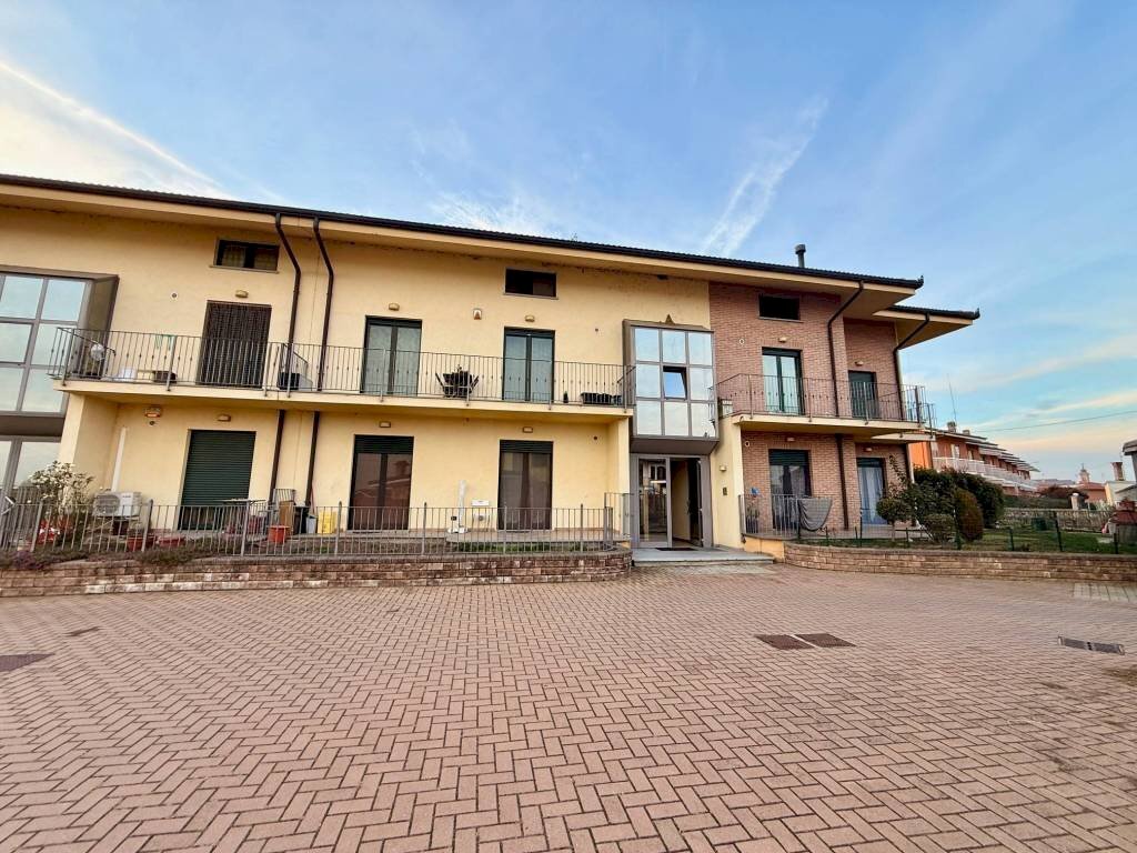 Facciata - Four-room apartment via Racconigi, 48, Casalgrasso - photo 1