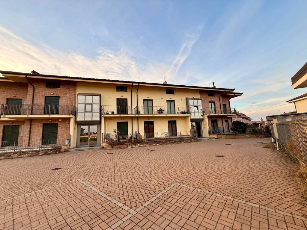 Facciata - Four-room apartment via Racconigi, 48, Casalgrasso - photo 2