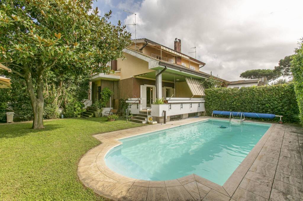 Piscina - Villa via dei Garofani, 4, Anzio - foto 1