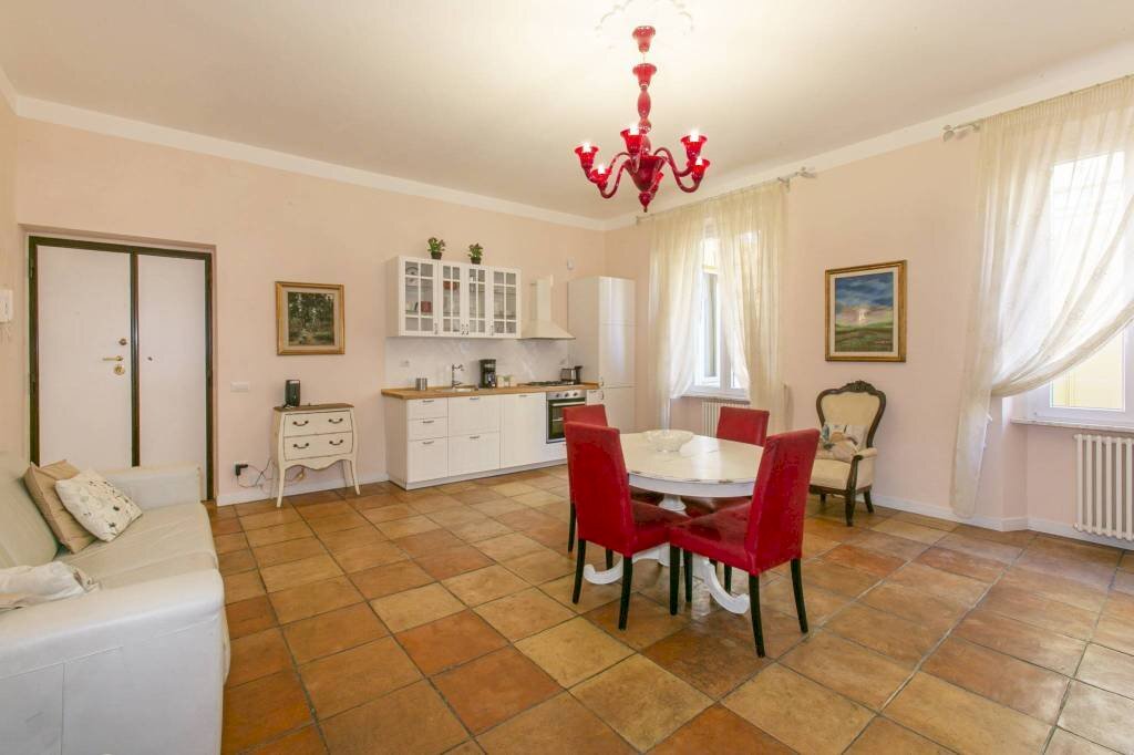 Soggiorno - Four-room apartment via Collina, 24, Roma (neighborhood Centro Storico) - photo 1