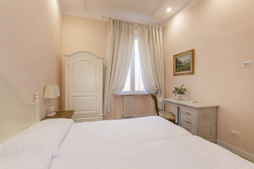 Camera da letto - Four-room apartment via Collina, 24, Roma (neighborhood Centro Storico) - photo 1