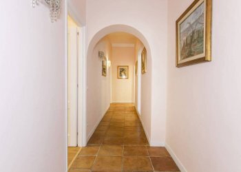 Corridoio - Four-room apartment via Collina, 24, Roma (neighborhood Centro Storico) - photo 9
