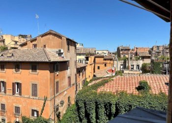 Vista - Two-room apartment piazza de' Renzi, 13, Roma (neighborhood Trastevere) - photo 1