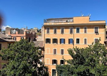 Facciata - Two-room apartment piazza de' Renzi, 13, Roma (neighborhood Trastevere) - photo 13