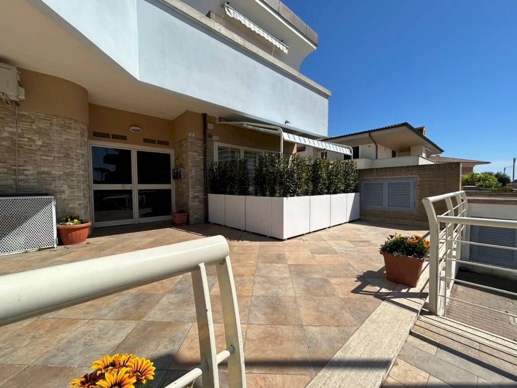 Giardino - Trilocale via Cesare Pascarella, 1, Anzio - foto 3