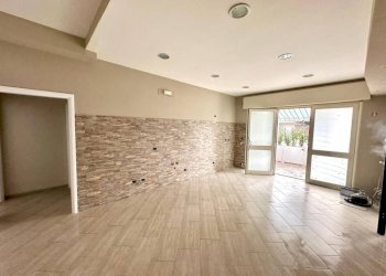 Interno non residenziale - Trilocale via Cesare Pascarella, 1, Anzio - foto 1