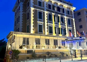 Facciata - Commercial Activity Torino (neighborhood Centro) - photo 14