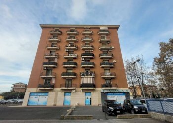 Facciata - Monolocale via Fratelli Bandiera, 29, Pomezia - foto 2