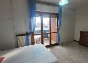 Camera da letto - Monolocale via Fratelli Bandiera, 29, Pomezia - foto 5