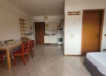 Camera da letto - Monolocale via Fratelli Bandiera, 29, Pomezia - foto 12