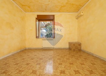 Stanza vuota - Casa indipendente via E. A. Mario 1 Trav.
 
12, Casoria - foto 15