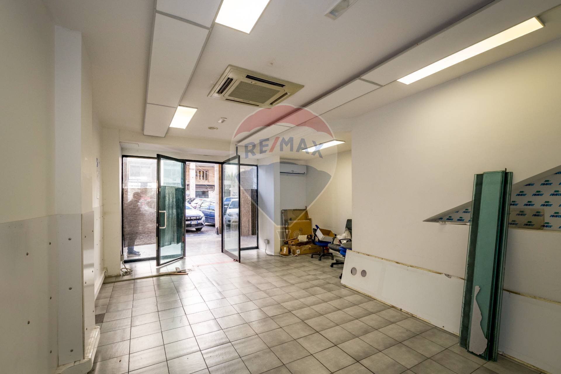 Ricezione / Lobby - Locale Commerciale Piazzale Ungheria
 
38, Palermo - foto 1