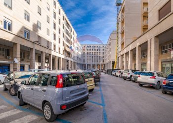 Edificio all\'aperto - Locale Commerciale Piazzale Ungheria
 
38, Palermo - foto 2