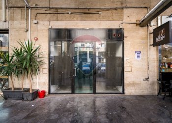 Edificio all\'aperto - Locale Commerciale Piazzale Ungheria
 
38, Palermo - foto 3