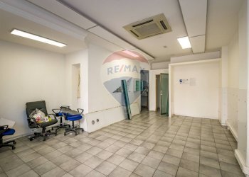 Stanza vuota - Locale Commerciale Piazzale Ungheria
 
38, Palermo - foto 10