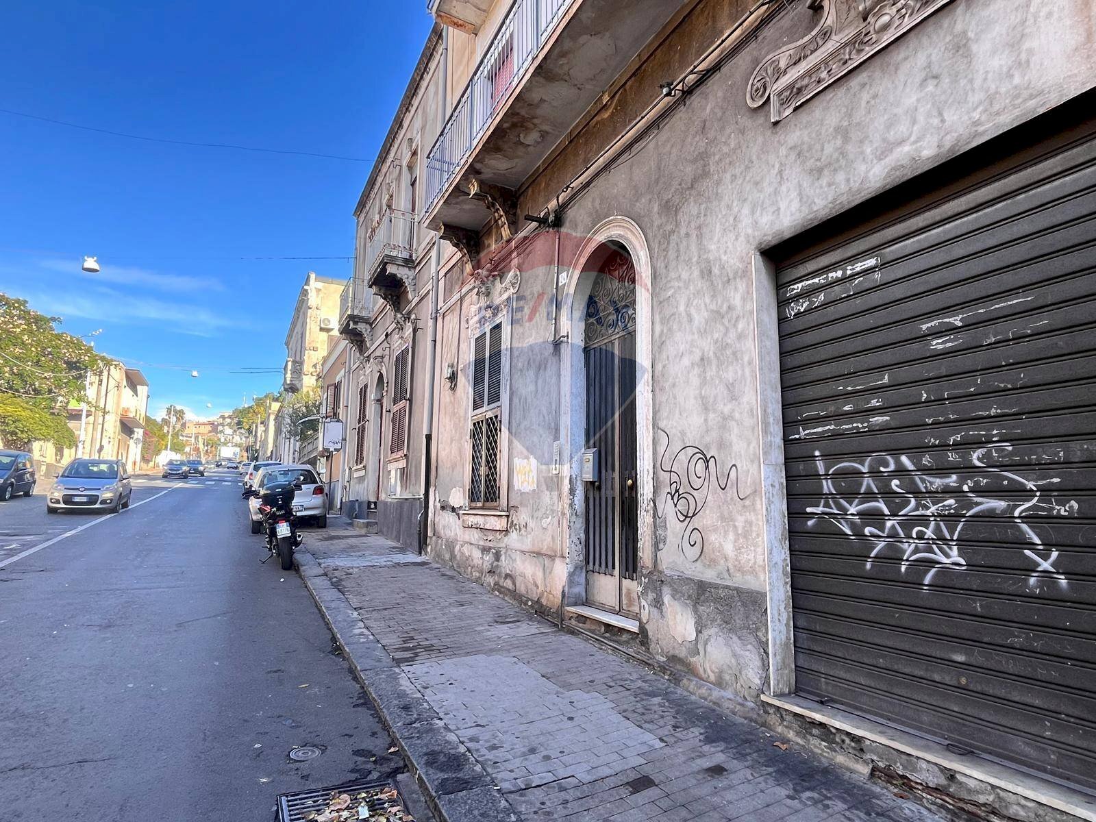 Edificio all\'aperto - Locale Commerciale Via Vincenzo Casagrandi
24, Catania - foto 2
