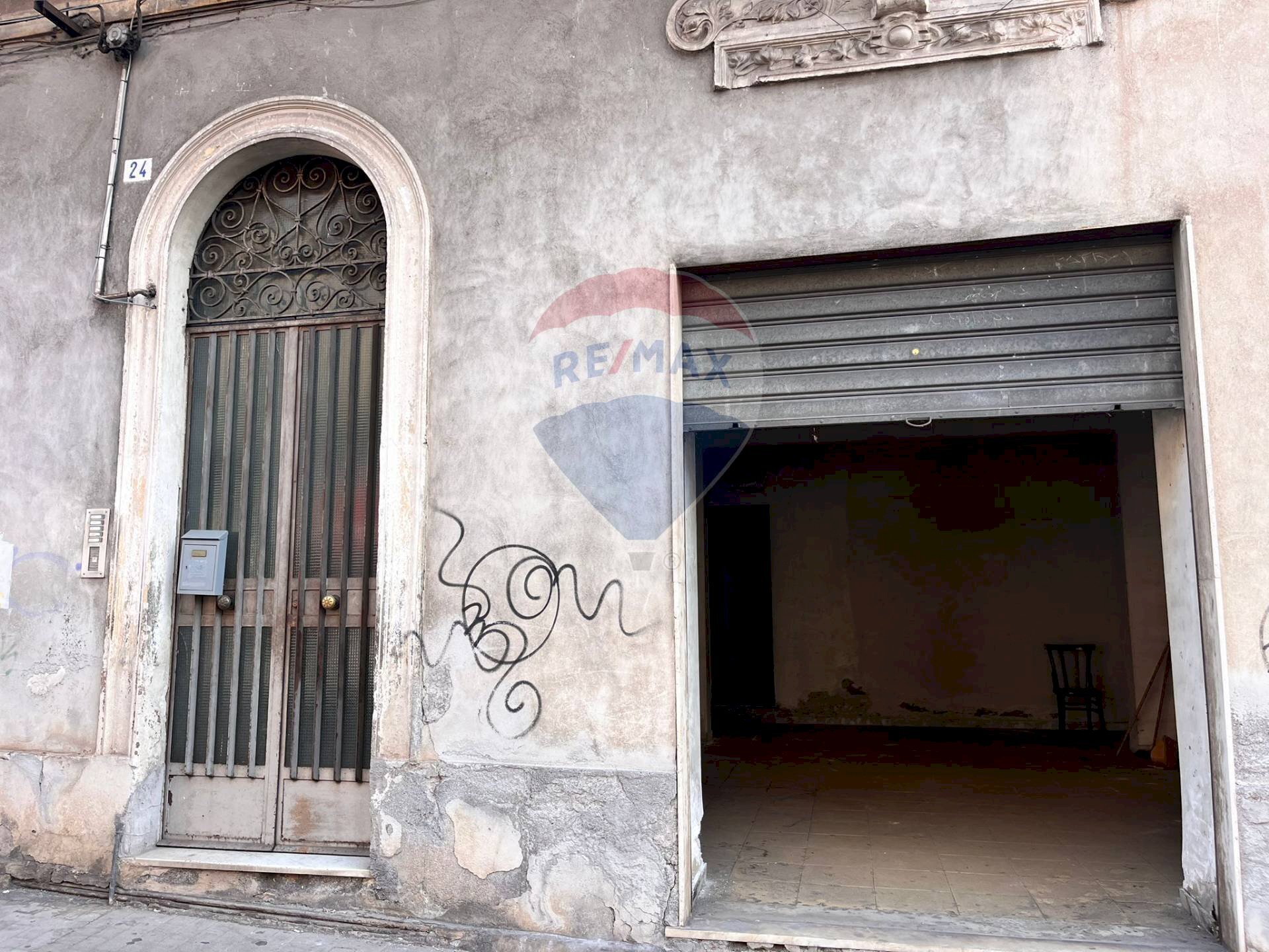 Edificio all\'aperto - Locale Commerciale Via Vincenzo Casagrandi
24, Catania - foto 3