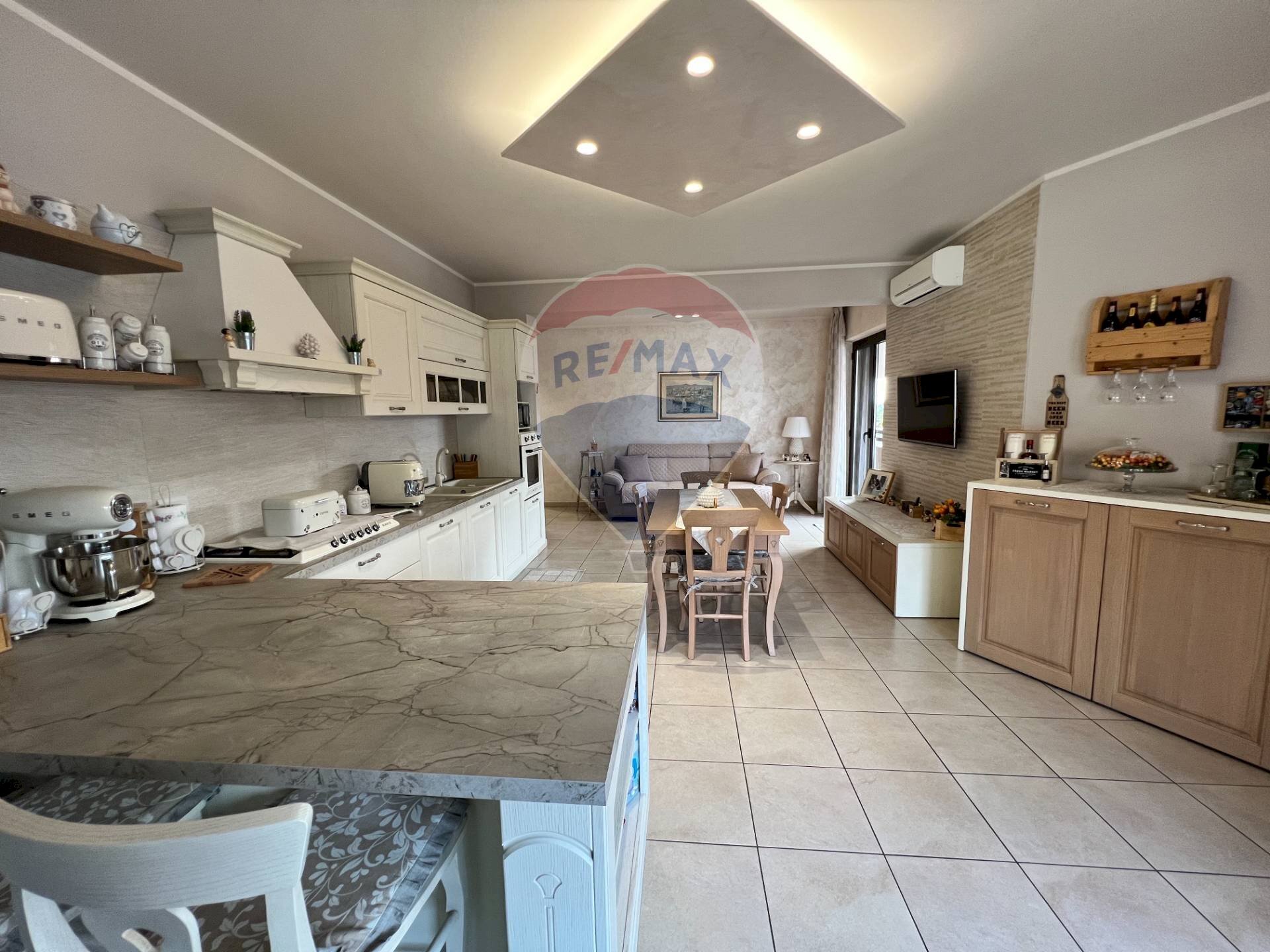 Cucina - Quadrilocale Via Delle Rimembranze
 
32, Pedara - foto 1