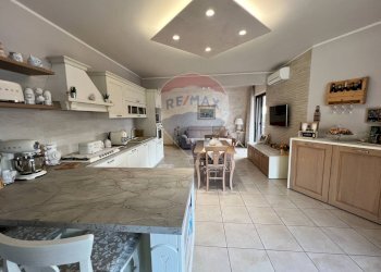 Cucina - Quadrilocale Via Delle Rimembranze
 
32, Pedara - foto 1