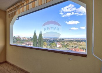 Balcone - Quadrilocale via fonte becci
 
2, Lucignano - foto 2